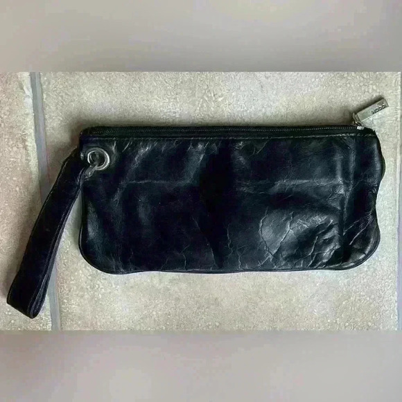 HOBO International Vida Wristlet Wallet Zip Clutch Distressed Leather Black - Picture 1 of 6
